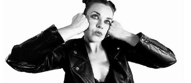 La artista Cello, afincada en Brighton, ha publicado su desafiante tercer single “Like A Tiger”