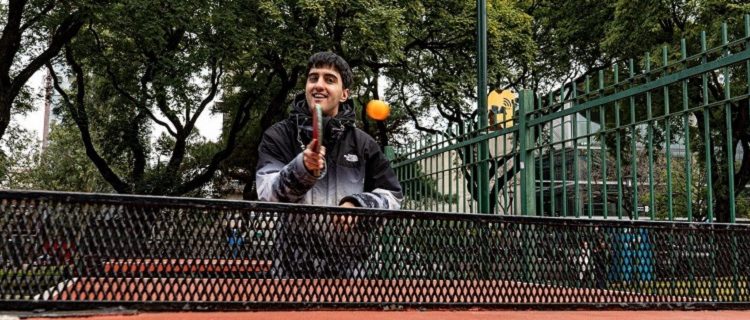 De una mesa de ping pong en Parque Patricios a federado e influencer: cómo el deporte en las plazas transforma vidas
