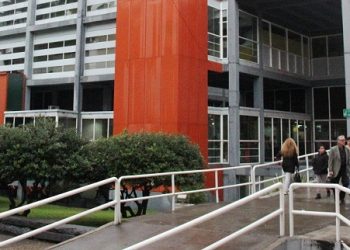 Condenan a un anestesista del Hospital Durand por violencia obstétrica