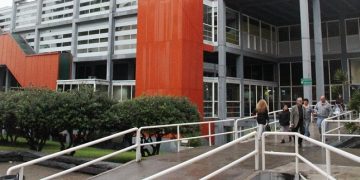 Condenan a un anestesista del Hospital Durand por violencia obstétrica