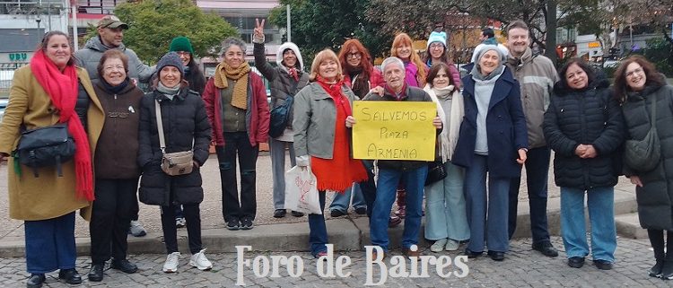 A pesar de la llovizna y el frío, los vecinos de Palermo marcharon sobre la plaza «Inmigrantes de Armenia»