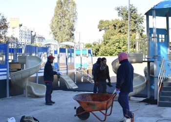 La Ciudad suma nuevo equipamiento deportivo y un patio de juegos a Plaza Constitución