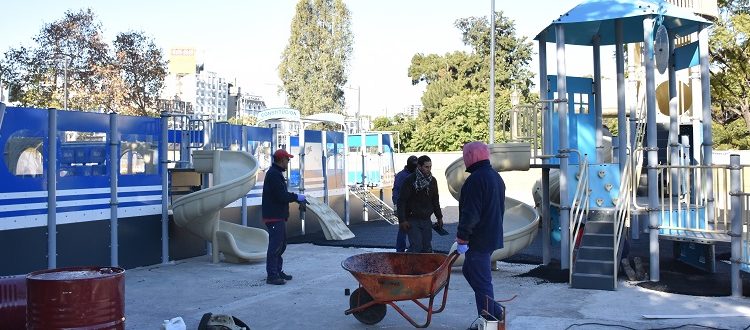 La Ciudad suma nuevo equipamiento deportivo y un patio de juegos a Plaza Constitución