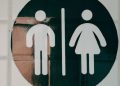 Cuando la vergüenza bloquea las acciones: «No quiero ir al baño porque siento pudor ante mi pareja»