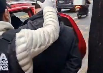 La Policía de la Ciudad detuvo en Balvanera a un chileno con antecedentes y más de 3 kilos de pasta base ocultos en cestas de flores