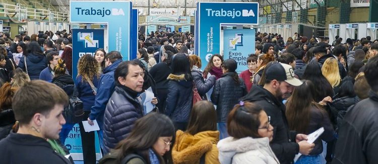 Más de 3.500 personas participaron de Expo Empleo Barrial+ en Ferro, Caballito