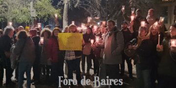 «La noche de las velas, modo protesta», irrumpió en la «Plaza Inmigrantes de Armenia» este Viernes invernal del 7 de Agosto