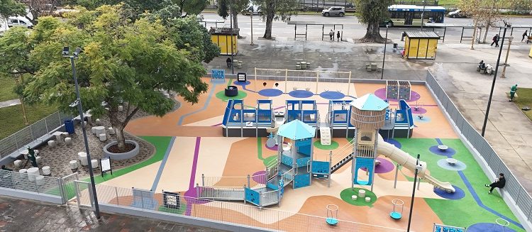 La Ciudad renovó el patio de juegos de Plaza Constitución