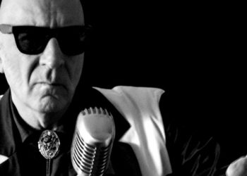 Entrevista a Flavio Casanova, cantante y compositor quien hoy presenta su nuevo material y novedades musicales