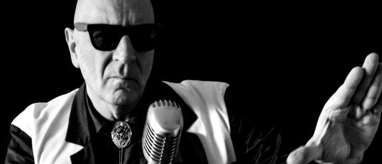 Entrevista a Flavio Casanova, cantante y compositor quien hoy presenta su nuevo material y novedades musicales