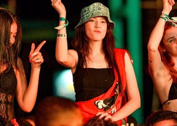 Los jóvenes ya no quieren salir de noche y prefieren hacer otros planes