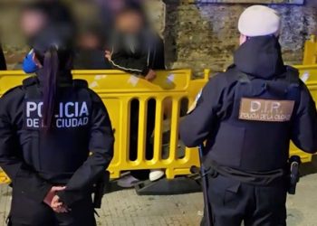 Operativo de la Ciudad en Boca-San Pablo: 3 detenidos y más de 400 actas contravencionales. Participaron funcionarios de Brasil