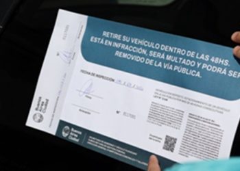 Cómo solicitar la remoción de un auto abandonado en la vía pública