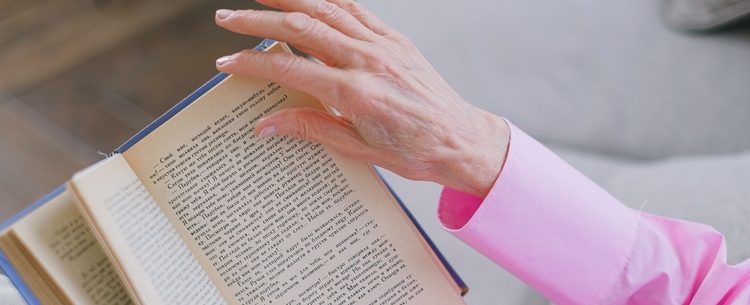 Una investigaciòn demostrò que el vocabulario y la lectura mejoran con la edad