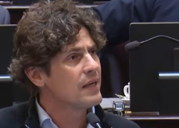 Los tejes y manejes del Gobierno para continuar con el DNU 7023