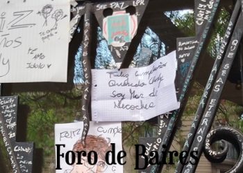 Charly Garcìa cumpliò 75 años y sus fanàticos lo esperaron agolpados en la puerta de su casa
