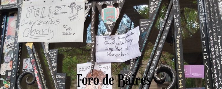 Charly Garcìa cumpliò 75 años y sus fanàticos lo esperaron agolpados en la puerta de su casa