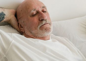 Dormir y descansar bien los fines de semana podrìa prevenir enfermedades cardìacas
